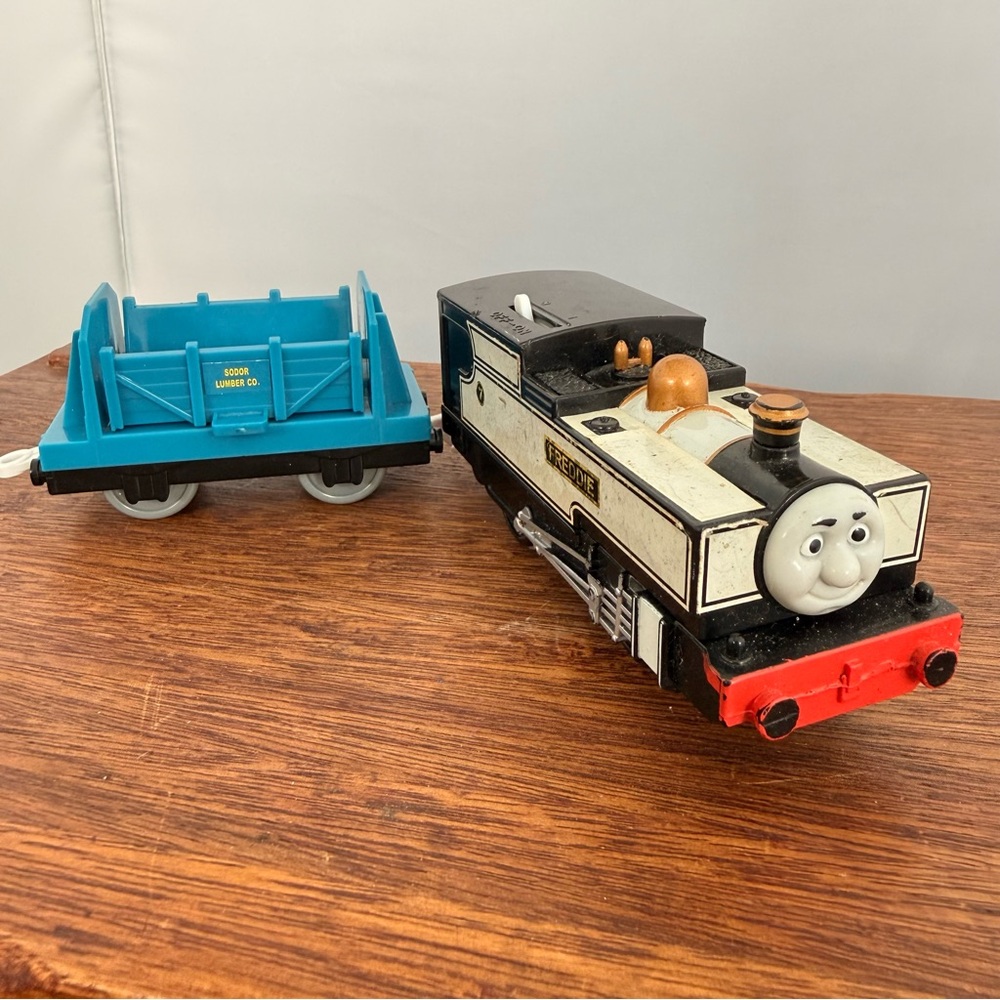 THOMAS & Friends Freddie Motorized Trackmaster Train W/ Cargo Car